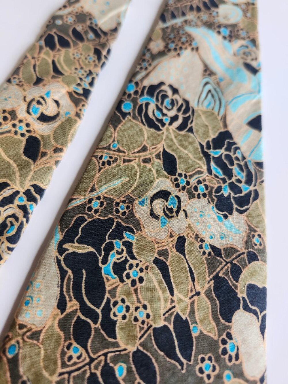 Vintage Silk Golden Cup Austria Retro Floral Tie in Gold, Light Blue + Tan Roses